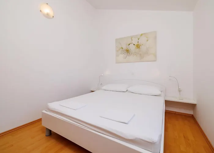 アパート Biserka