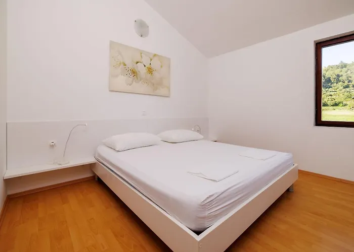 アパート Biserka