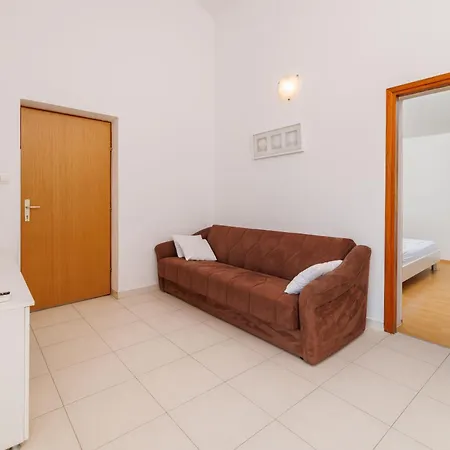 Biserka Apartman Palit