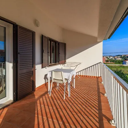 Biserka Apartman Palit