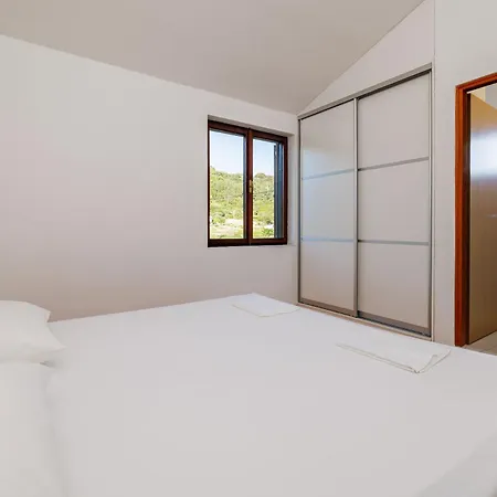 Biserka Apartman Palit